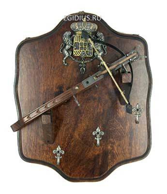 Коллаж-ключница "Арбалет" (3 крючка) 31*40см  102-809 фото 1 &mdash; Egidius.ru