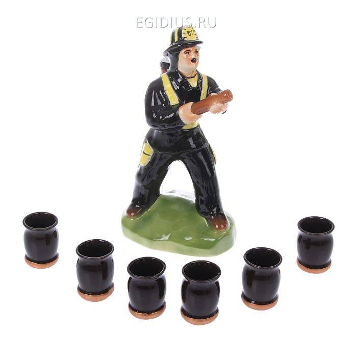 Штоф с рюмками "Пожарник" чёрный, водочно-коньячный набор 7 предметов 0,5 л 806-063 фото 1 — Egidius.ru