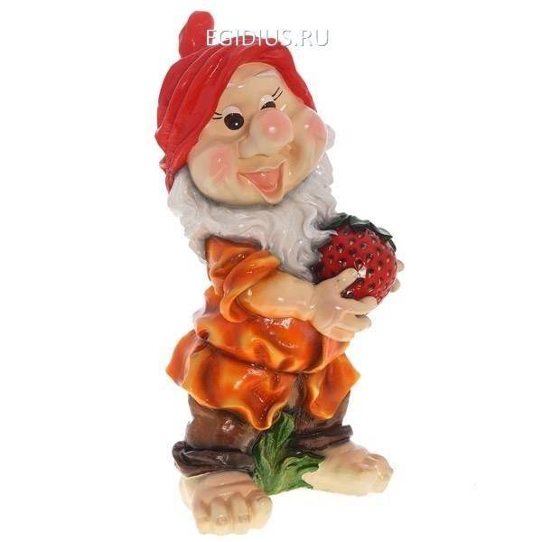 Фигура садовая Гном с клубникой Н68 см 81-6159 фото 1 — Egidius.ru