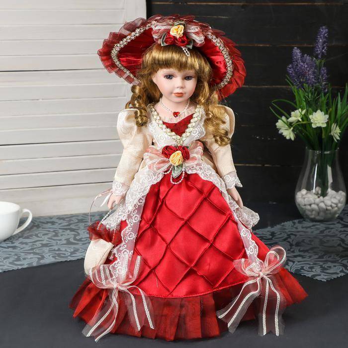 Кукла коллекционная керамика "Розали в бежево-бордовом платье с сумочкой и в шляпке" 40 см   804-729 фото 1 — Egidius.ru