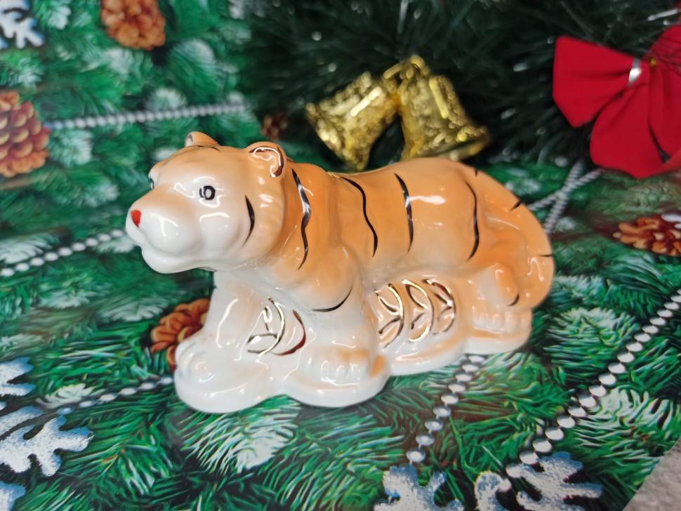 Фигурка из фарфора  тигр рыжий 11*6*4 см, символ года 2022 281-429 фото 1 &mdash; Egidius.ru
