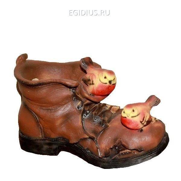 Декоративное кашпо для сада Башмак со снегирями, L28 W14 H17 см 81-6012 фото 1 — Egidius.ru