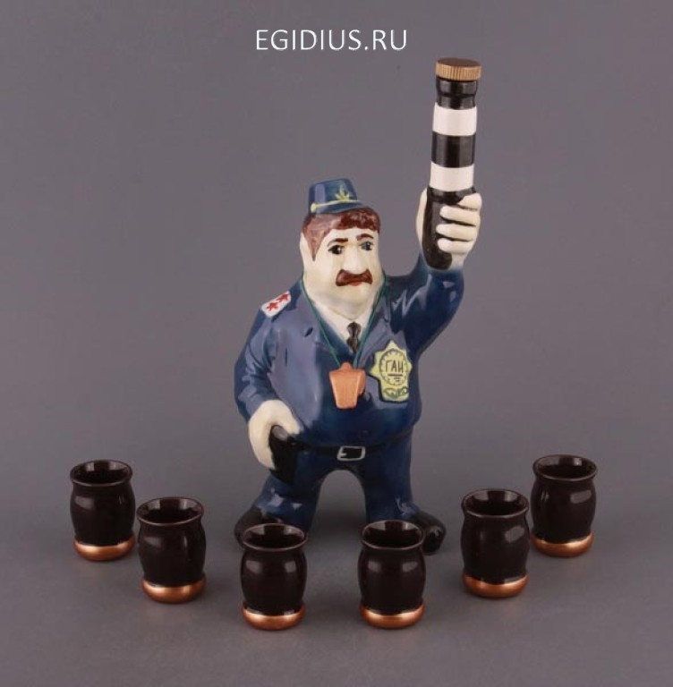 Водочно-коньячный Набор штоф + 6 рюмок "Гаишник" 800-013 фото 1 — Egidius.ru