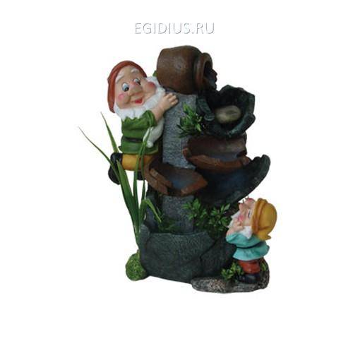 Фонтан с помпой:  Два гнома у 5ти ступенчатого каскада из кувшинов и черепков      Н*L*W=28*18*14 см 10-0467 фото 1 — Egidius.ru