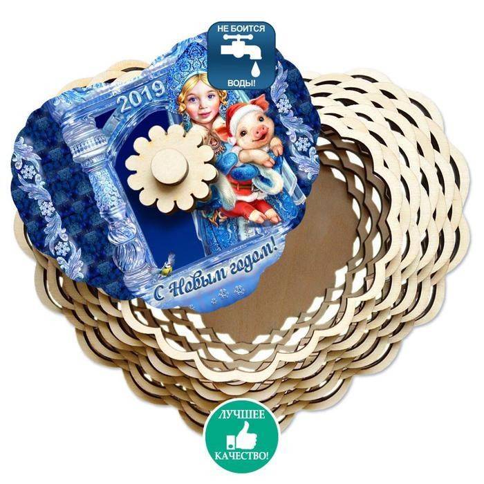 Конфетница «Хрюша и Снегурочка», 18*20*6 см 813-096 фото 1 — Egidius.ru