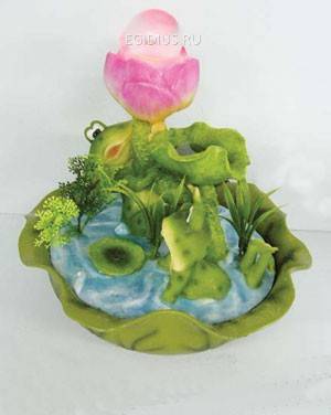 Фонтан: "Лягушки на пруду с розовым цветком", шариком и цветной подсветкой      Н=28см 10-0236 фото 1 &mdash; Egidius.ru