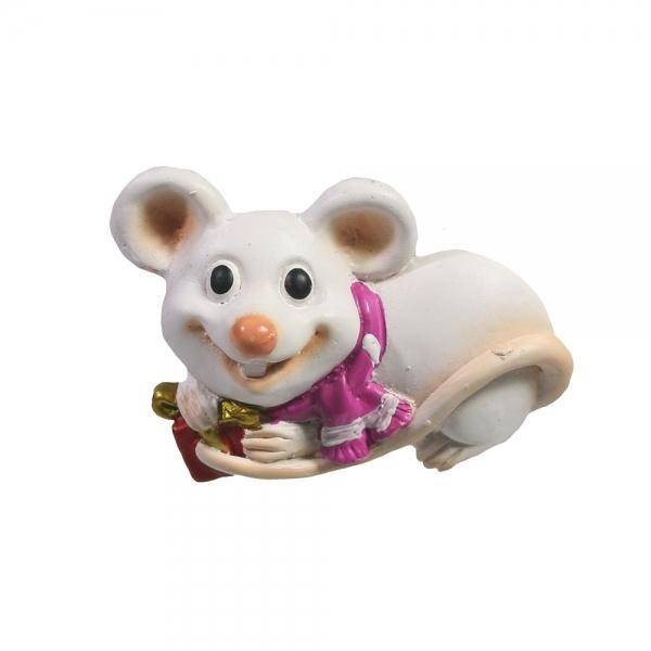 Магнит Мышонок с подарком (белый) L6,5 W2 H4,5 см 82-0913 фото 1 — Egidius.ru