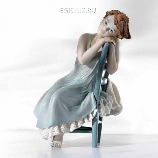 Dolci ricordi  Фарфоровая статуэтка h. 26cm 705-071 фото 1 &mdash; Egidius.ru