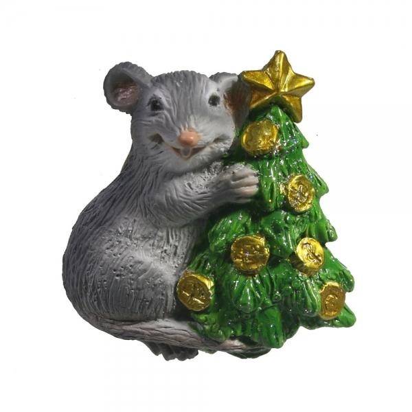 Магнит Крыса у елки (серый) L5 W1,5 H5 см 82-0917 фото 1 — Egidius.ru