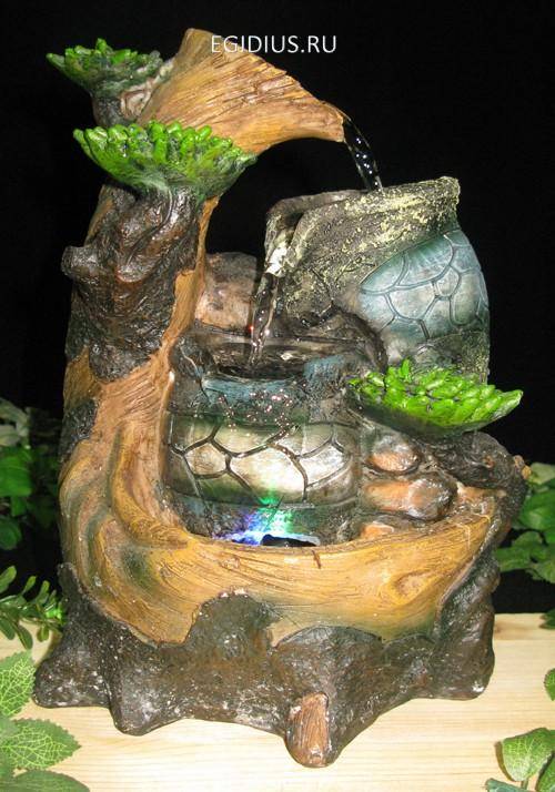 Фонтан - цветная подсветка, каскад с кувшинами в дереве,   Н*L*D=23*17*14 10-0380 фото 1 &mdash; Egidius.ru