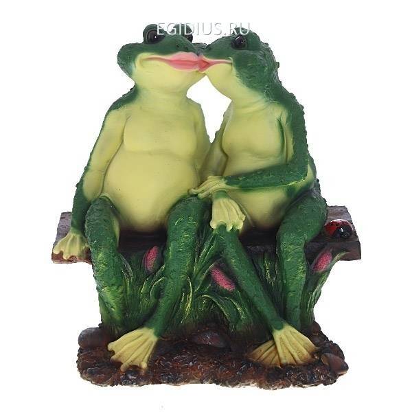 Фигура садовая Лягушки на лавке, H 31 см 81-6076 фото 1 — Egidius.ru