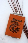 Подарочный набор "Клевый рыбак", фляжка 250мл со стопками 30 мл, фляжка для алкоголя, походная, военная, армейская, для воды, фляжки, туристическая 270-703 фото 4 — Egidius.ru
