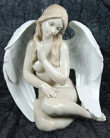 Статуэтка "Ангел хранитель", фарфор 22*20см  113-000 фото 1 — Egidius.ru