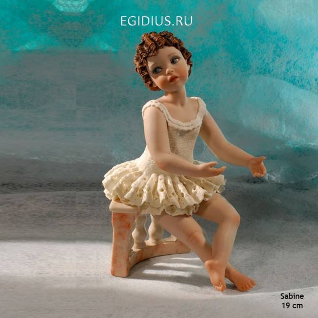Sabine Фарфоровая статуэтка  h.19 см 705-158 фото 1 &mdash; Egidius.ru