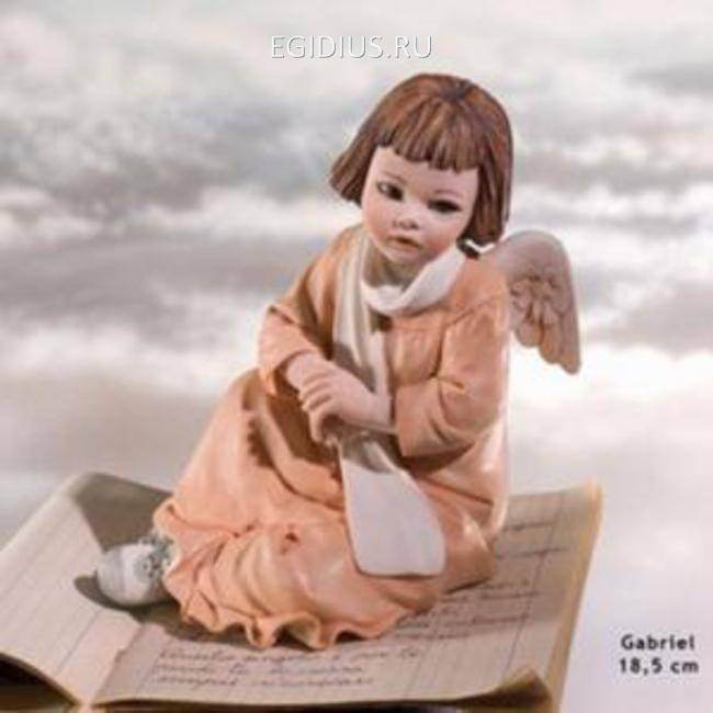 Gabriel  Фарфоровая статуэтка, h 18,5 см 705-092 фото 1 &mdash; Egidius.ru