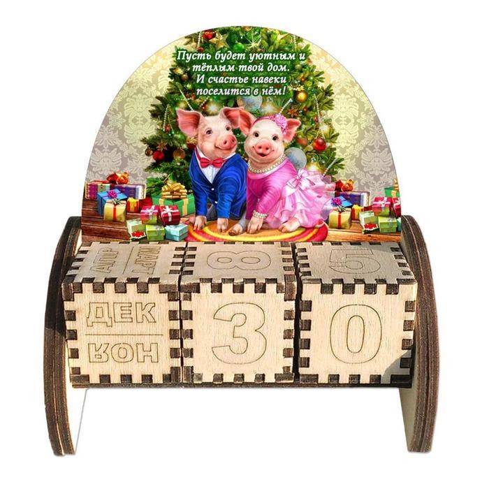 Вечный календарь «Хрюши под елкой», 10,5*10*5 см  813-080 фото 1 — Egidius.ru