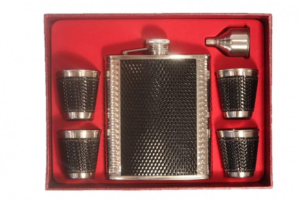 Подарочный набор 18oz-0.5л фляжка,воронка,4 рюмки (черн) 270-744 фото 1 — Egidius.ru