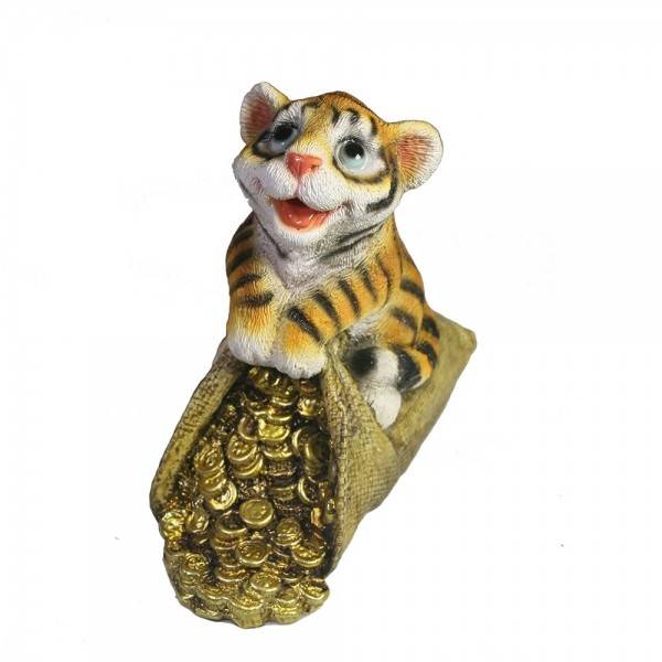 Фигура декоративная "Тигренок с мешком монет" (рыжий) L5,5W10H10 81-3073 фото 1 &mdash; Egidius.ru