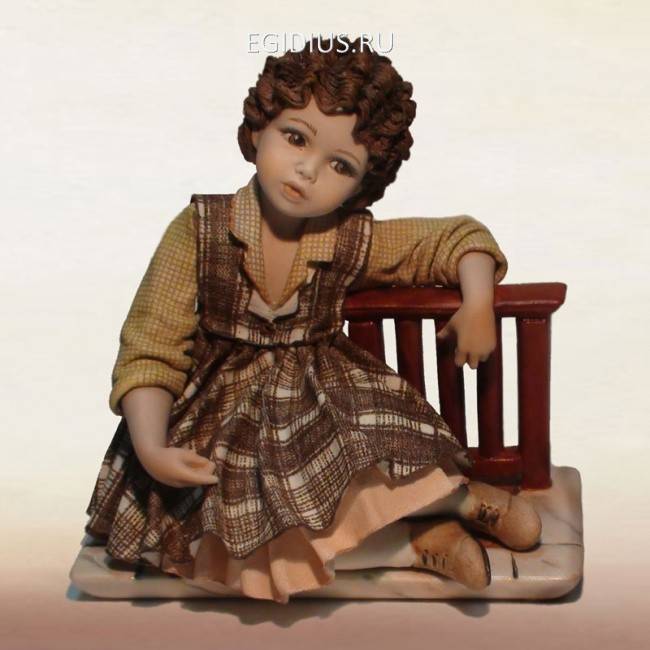 Teresa Фарфоровая статуэтка h 15cm 705-166 фото 1 &mdash; Egidius.ru