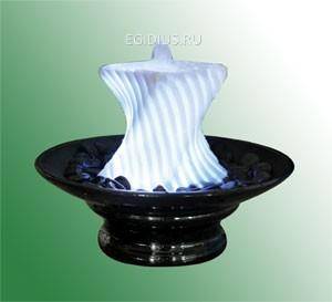 Фонтан с помпой   Белая ребристая пирамида, белая подсветка 10-0537 фото 1 &mdash; Egidius.ru