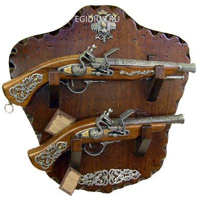 Коллаж "Пистоли" 42*42*11см 102-800 фото 1 — Egidius.ru