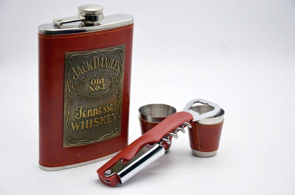 Подарочный набор 4 в 1 «Jack Daniel’s»: фляжка 270 мл + 2 рюмки + штопор-открывалка  270-749 фото 1 &mdash; Egidius.ru