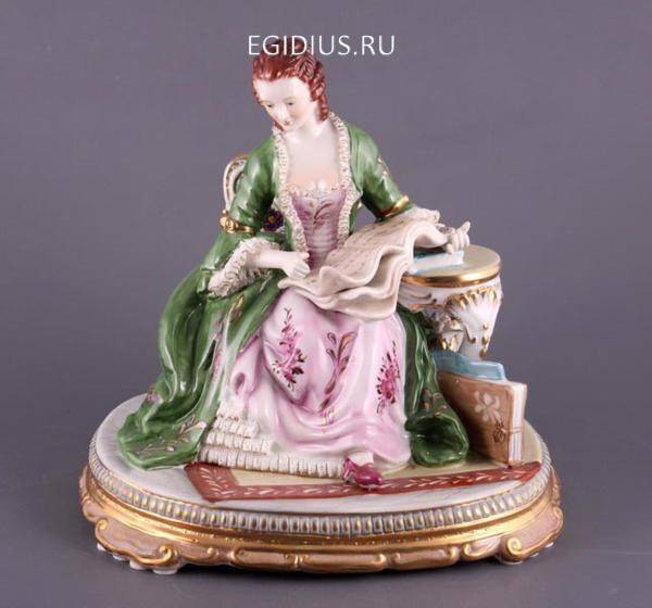 Статуэтка "дама с книгой" высота=28 см длина=30 см 320-339 фото 1 &mdash; Egidius.ru