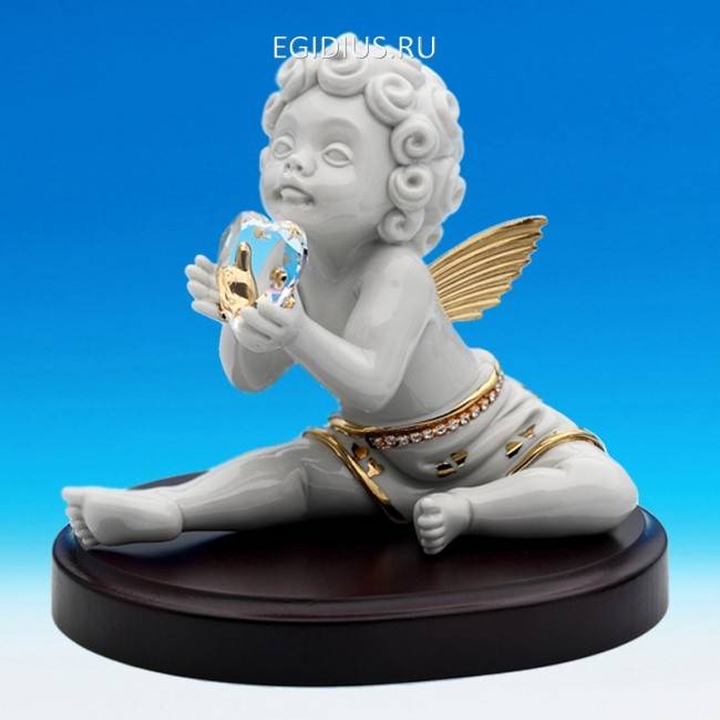 Сидящий ангел с сердцем в руках h 13cm 705-044 фото 1 — Egidius.ru