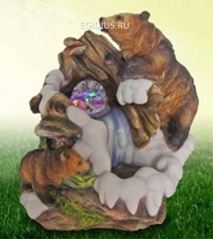 Фонтан Бурые мишки в зимнем лесу, цветная подсветка, шарик 10-0035 фото 1 — Egidius.ru