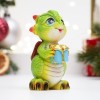 Фигура декоративная "Дракончик с подарком" (зеленый) 7,5*5*5,5см 81-3238 фото 2 — Egidius.ru